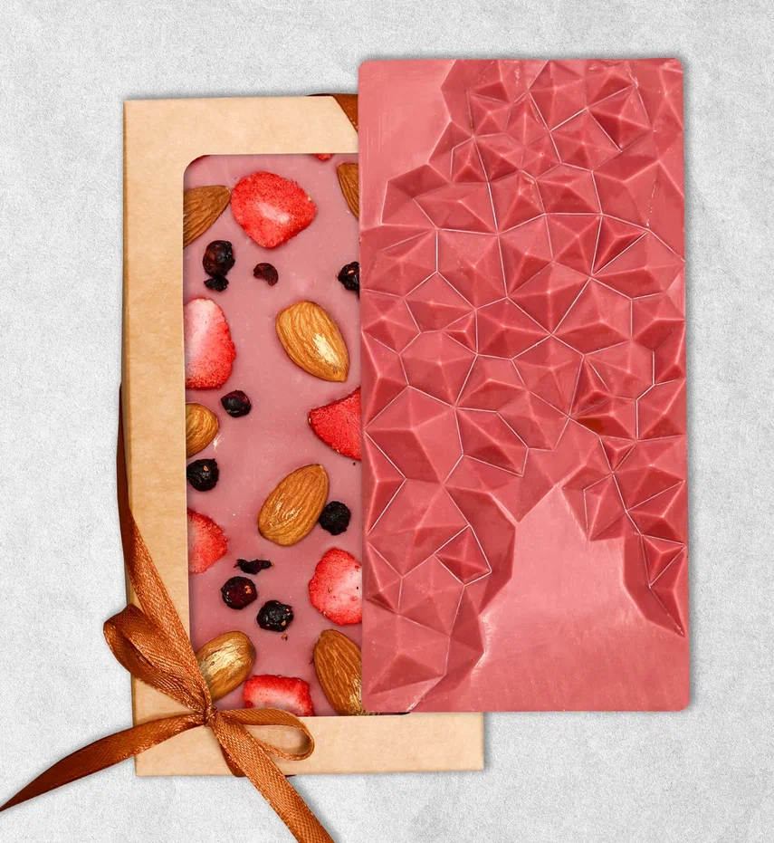 Рубиновый шоколад с миндалем