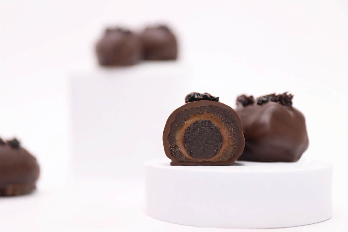 Конфеты с фиником и вишней