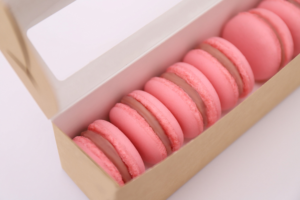 Макарон клубничный