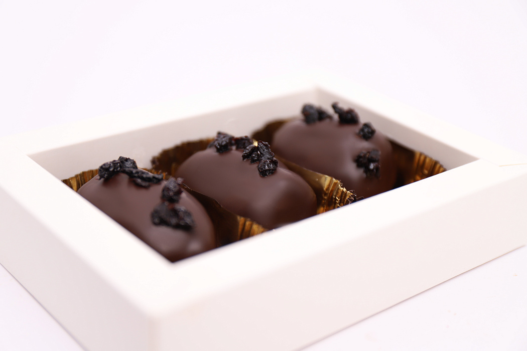 Конфеты с фиником и вишней