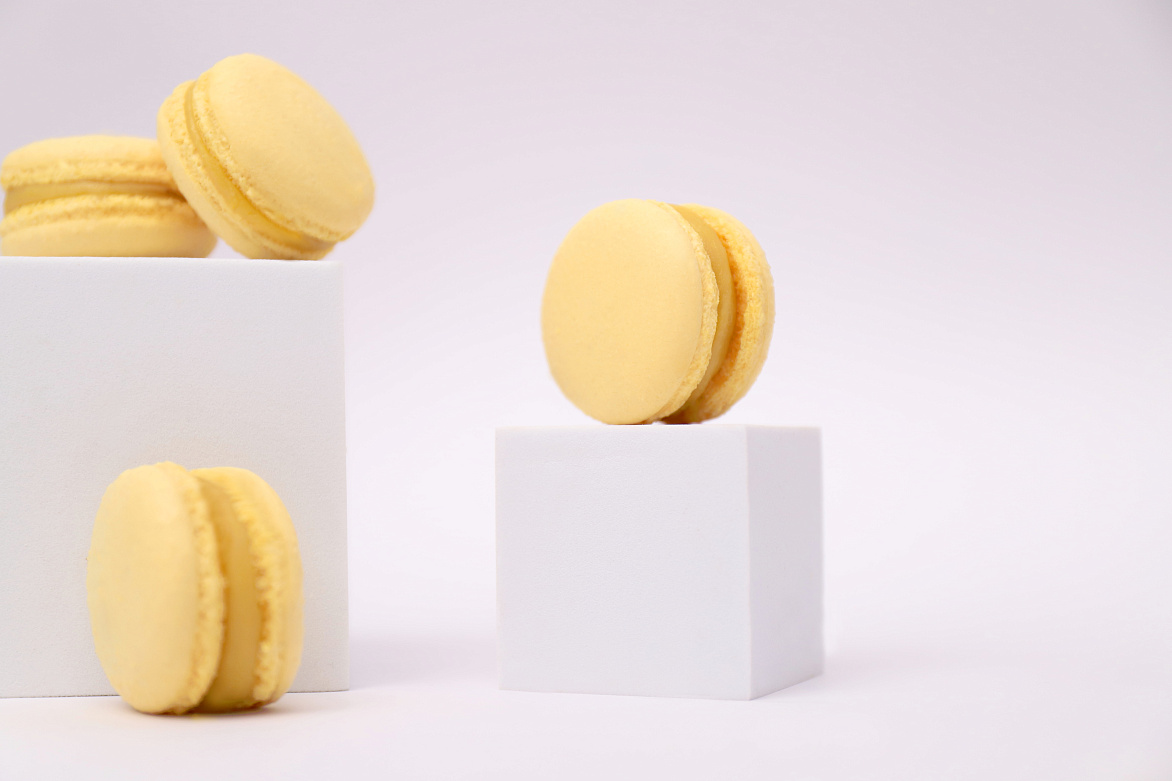 Макарон с манго и маракуйей