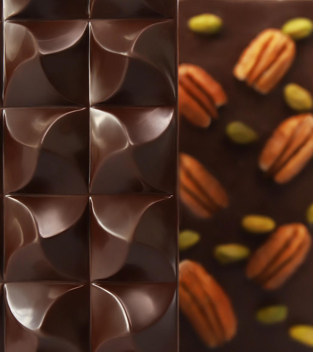 Шоколад тёмный с пеканом и фисташкой