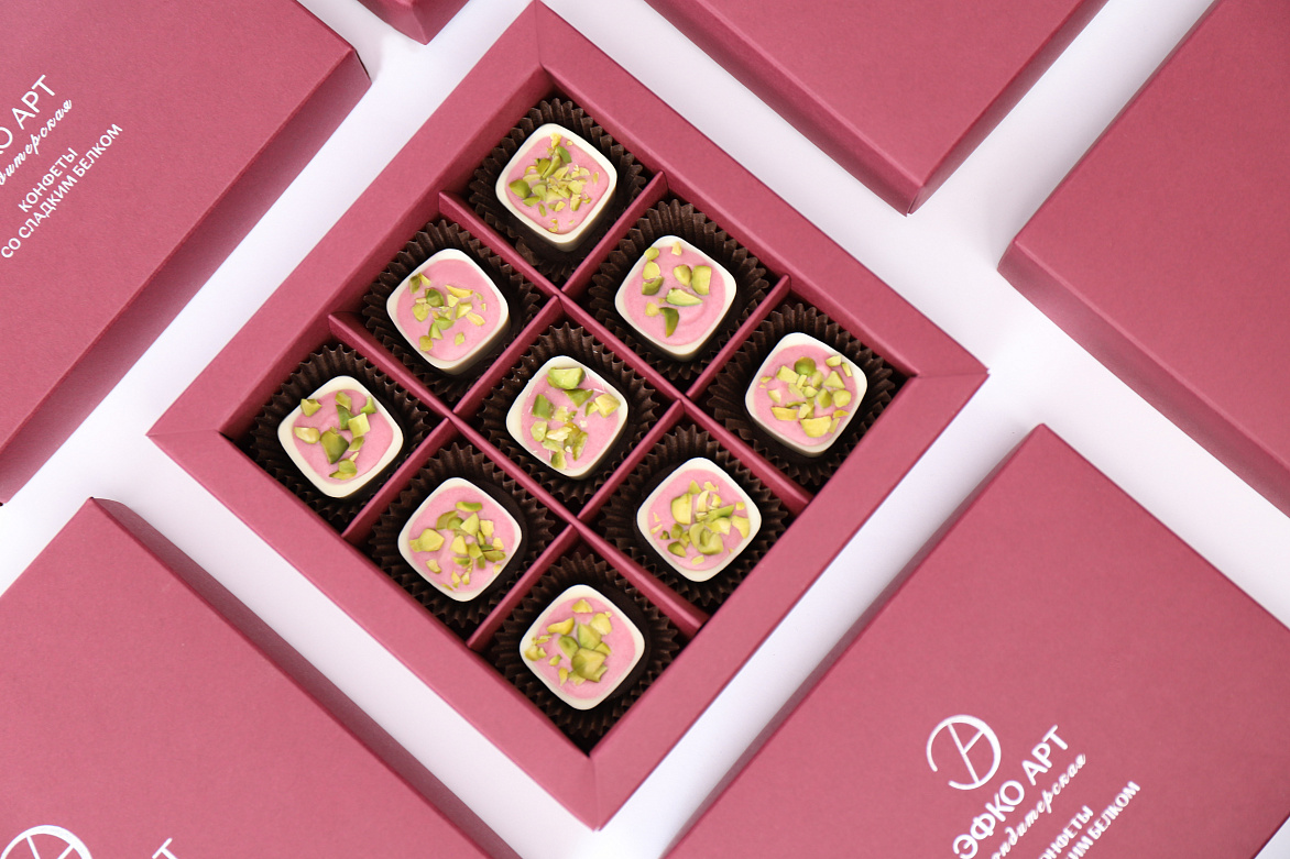 Конфеты с малиной и фисташкой