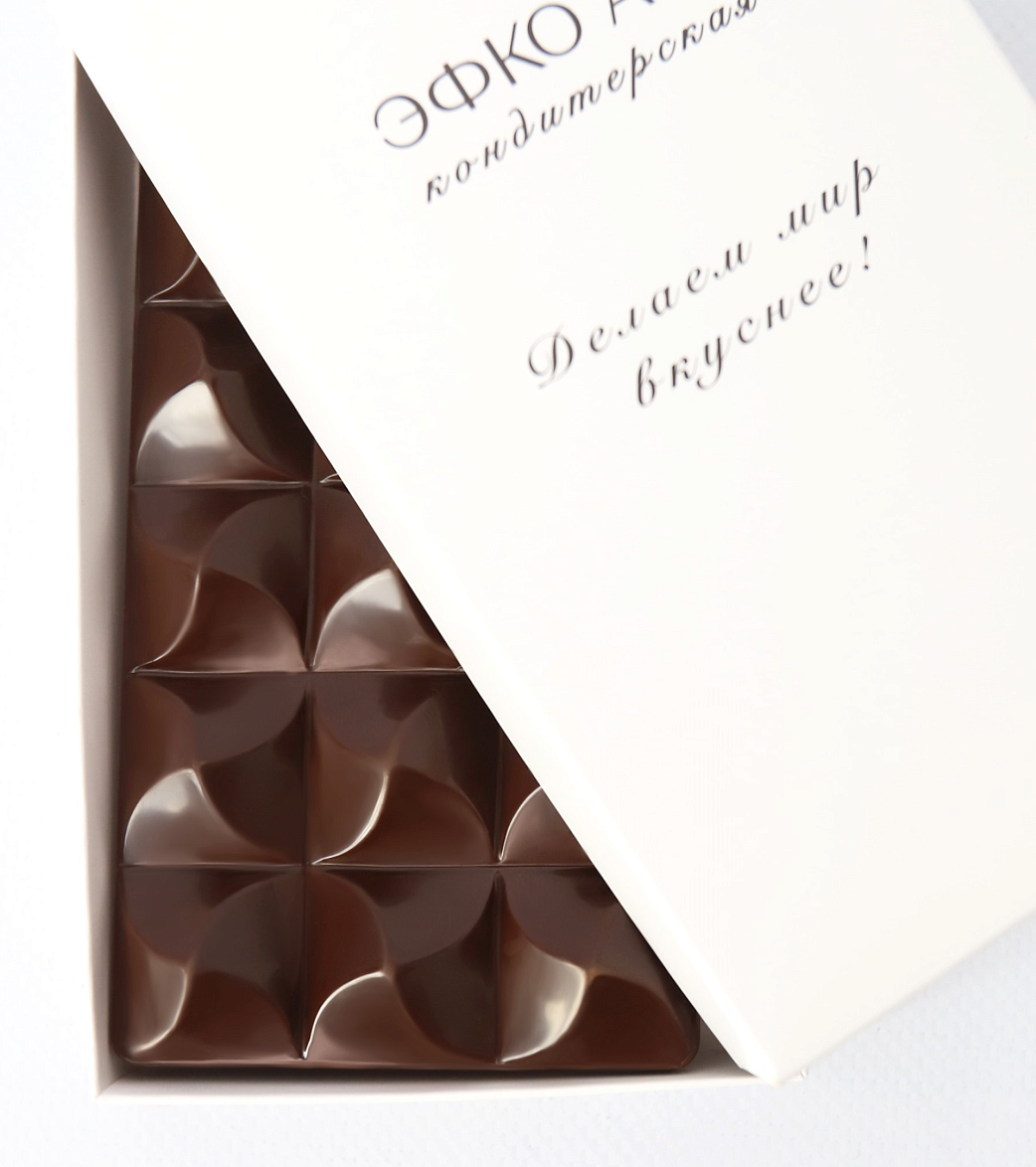 Шоколад тёмный с пеканом и фисташкой