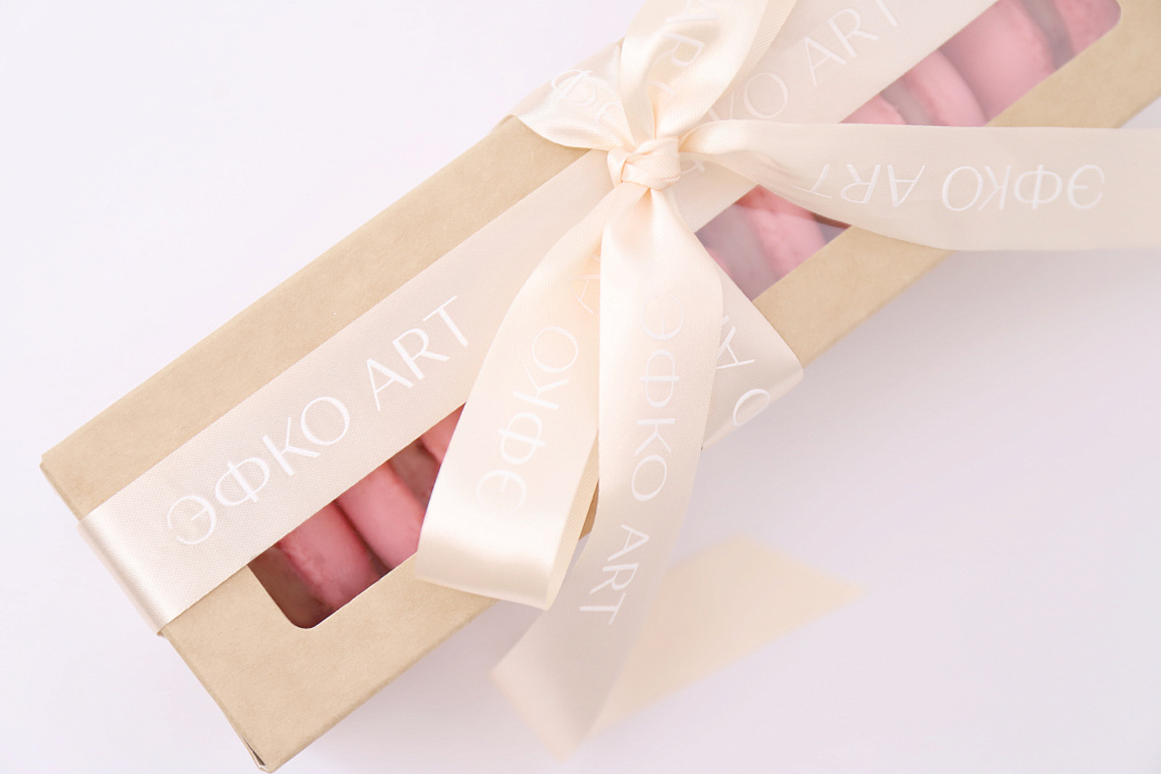 Макарон клубничный