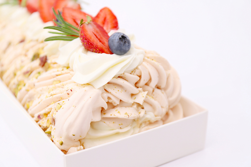 Рулет меренговый