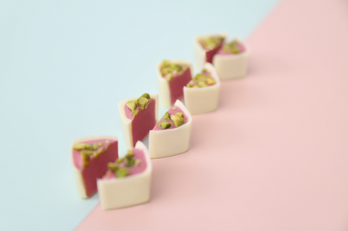 Конфеты с малиной и фисташкой