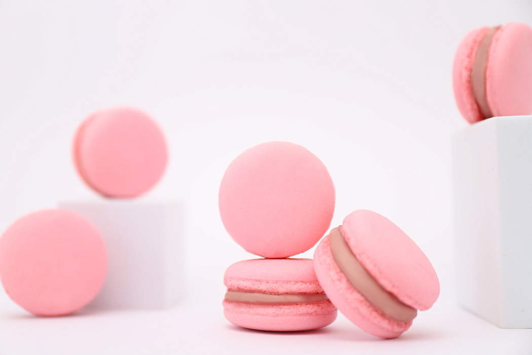 Макарон клубничный