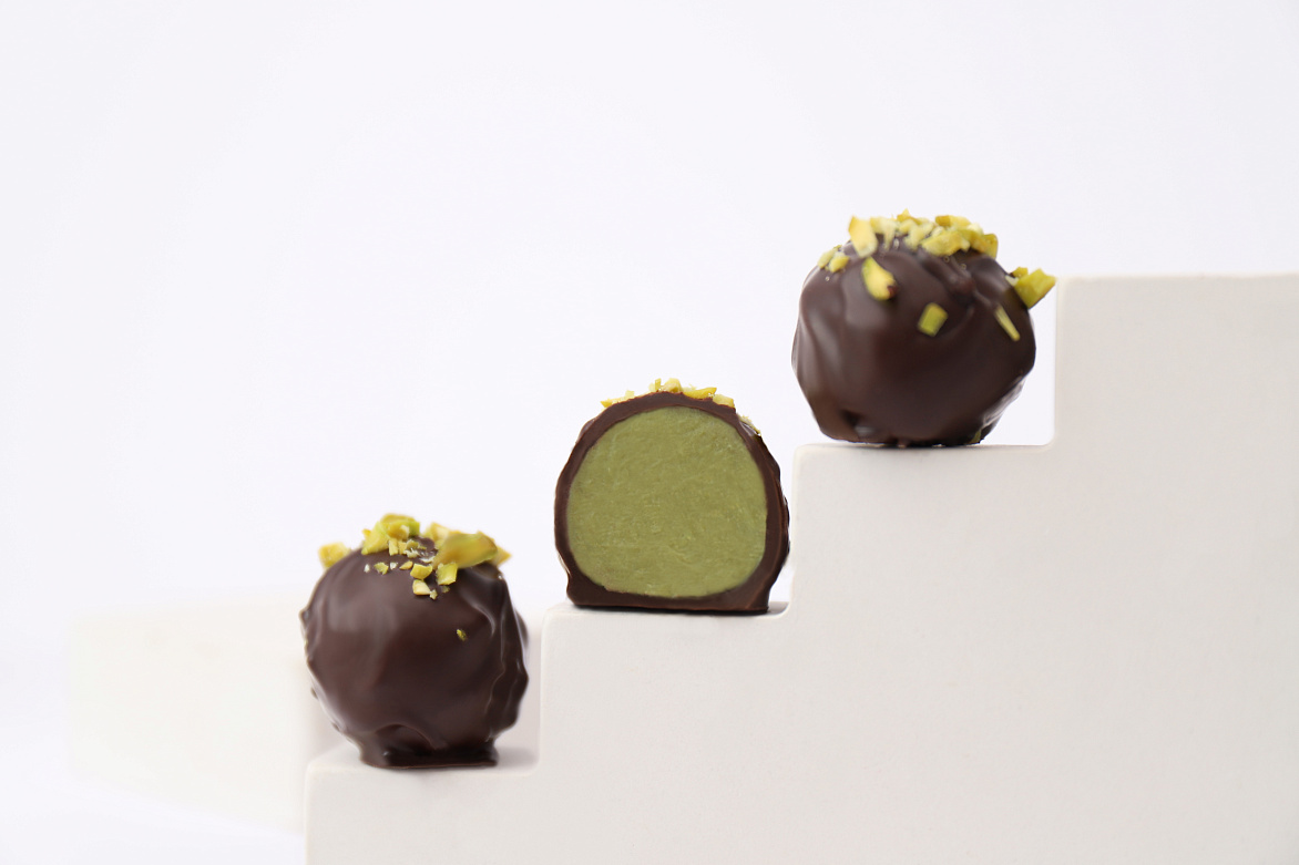 Конфеты с фисташкой и чаем матча