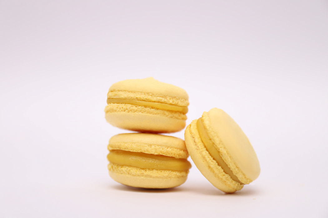 Макарон с манго и маракуйей