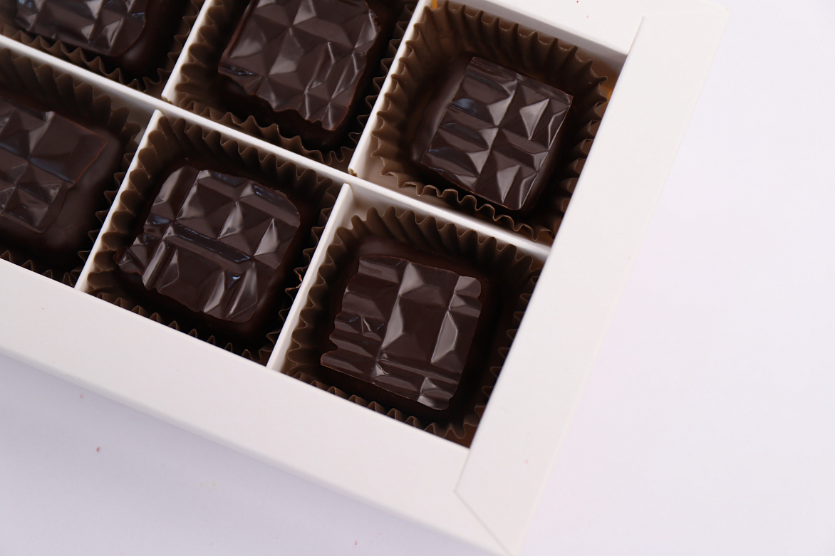 Конфеты с марципаном и малиной