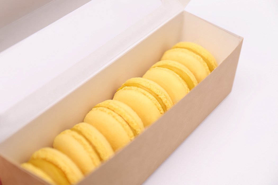 Макарон с манго и маракуйей