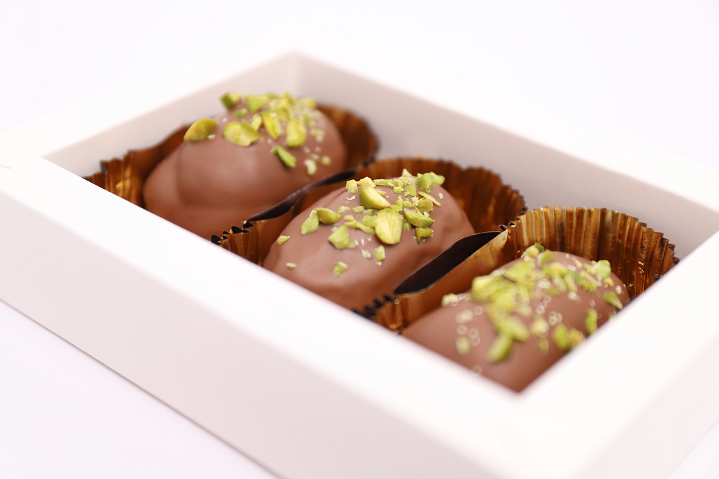 Конфеты с фиником и фисташкой